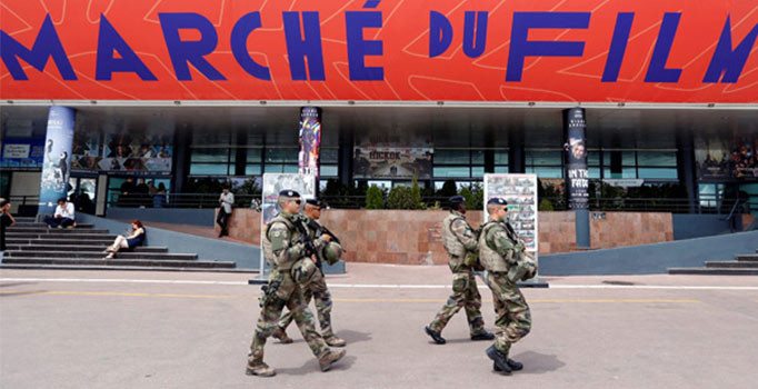 Fransa'da olağanüstü hal Kasım'a kadar uzuyor