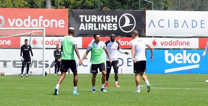 Adriano ile Gökhan İnler arasında sinirler gerildi