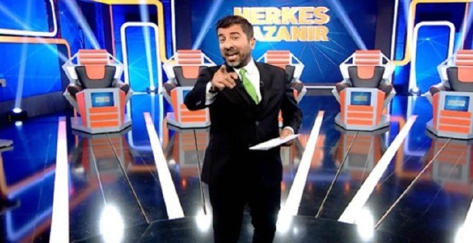 'Herkes Kazanır' yarışması canlı yayında programdan kaldırıldı