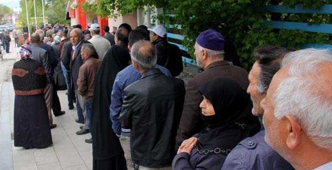 Erzurum’da Et ve Süt Kurumu önünde ucuz et kuyruğu