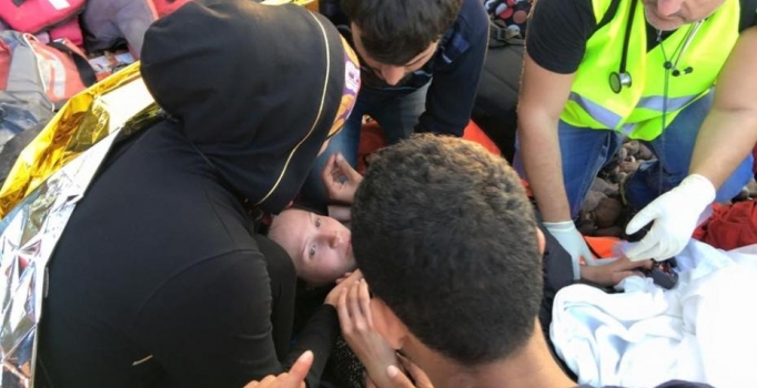 Suriyeli mülteci kadın, Midilli'de doğum yaptı