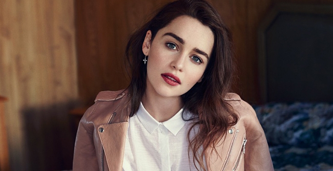 Game of Thrones’un yıldızı Emilia Clarke’ı Esquire dergisi en çekici kadın seçti