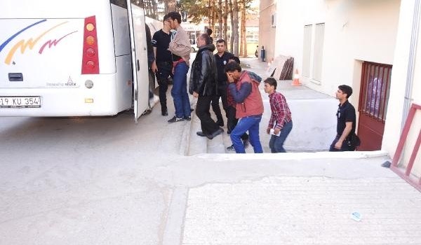 Çorum'da 49 kaçak göçmen yakalandı