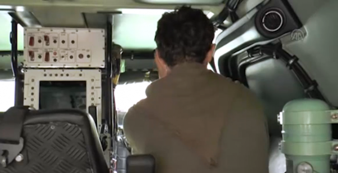 Diyarbakır Sur ilçesinde Özel Harekat Polisi ezan okudu