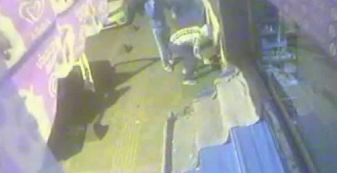 Esenler'de kararsız hırsızlar kamerada