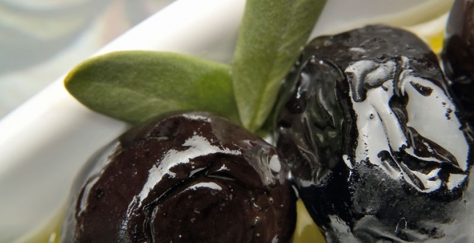 Ayvalık zeytinini Çinliler topladı, yağını da onlar yaptı