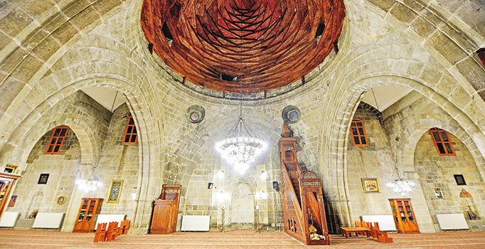 Mustafa Cambaz’ın objektifinden Anadolu’nun en büyüğü: Atabey Camii