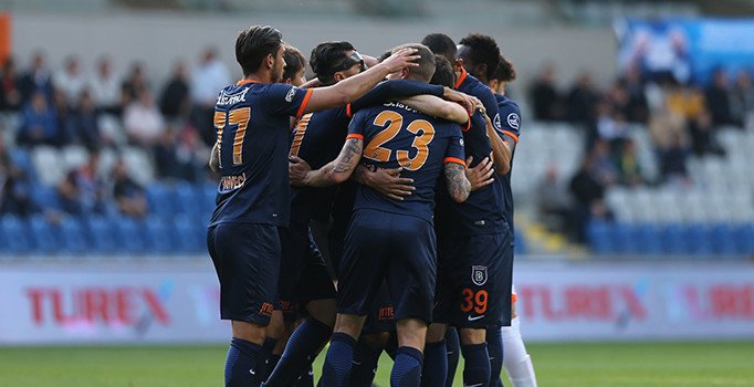 Medipol Başakşehir'den Beşiktaş'a gönderme
