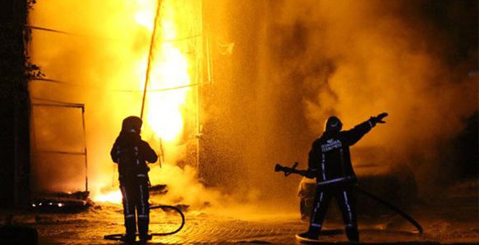 İstanbul'da sabaha karşı korku dolu dakikalar: Doğalgaz kutusu patladı