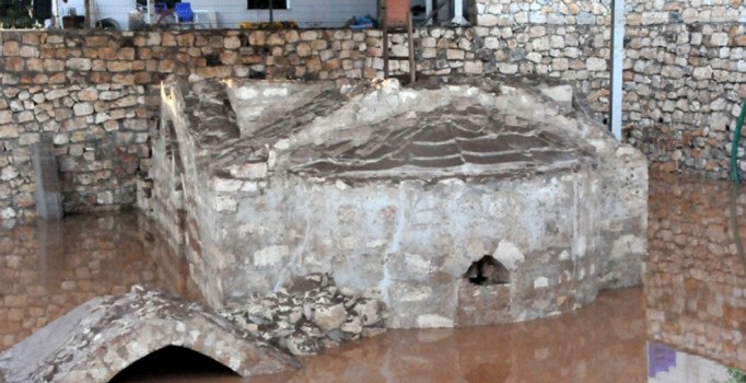 Antalya'da 12'nci yüzyıldan kalma Bizans şapelindeki haç çalındı