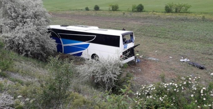 Ankara Kalecik'te şoförü uyuyan yolcu otobüsü devrildi: 8 ölü, 32 yaralı