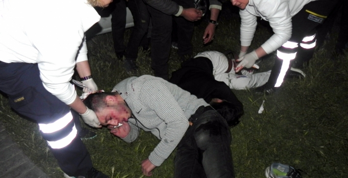 Pinhani konserinin yanında bıçaklı saldırı: 2 yaralı