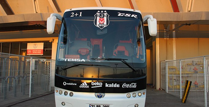 Beşiktaş otobüsü 3. yıldızı taktı