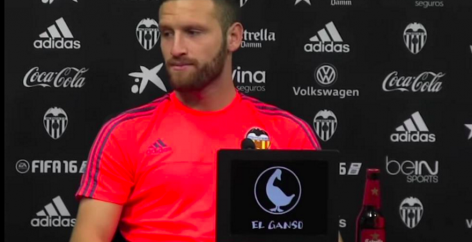 Valencia'nın Müslüman futbolcusu Shkodran Mustafi'ye alkol baskısı