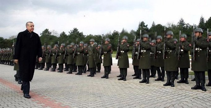 Erdoğan'ı karşılayan tören mangasından astsubayın FETÖ'den tutuklandığı öğrenildi