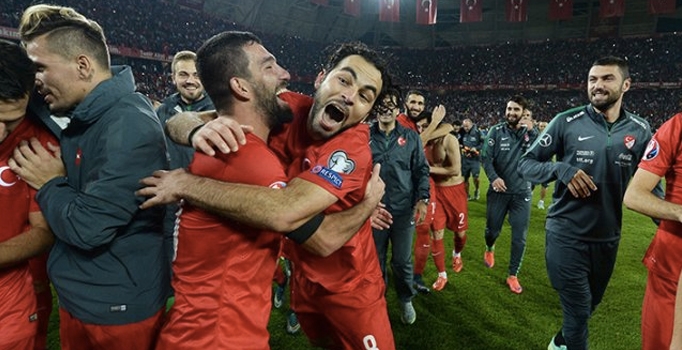 Selçuk İnan: Milli maçta seyircinin tekbir getirdiğini duymadım