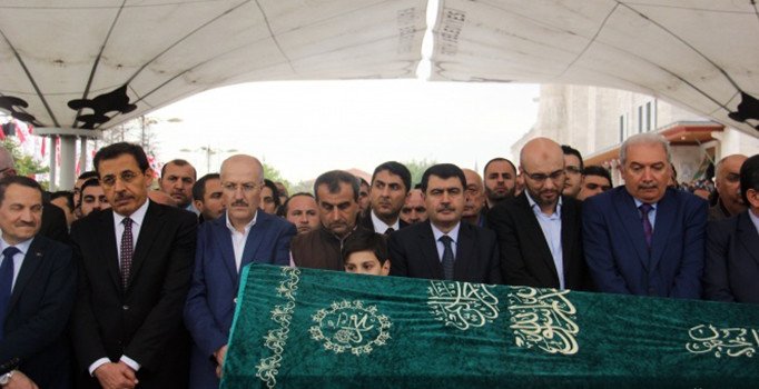 Yeni Akit gazetesinin Genel Yayın Yönetmeni  Kadir Demirel son yolculuğuna uğurlandı