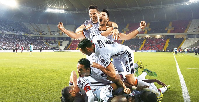 Feda’dan 3’üncü yıldıza... Kiralık yıldızlarla yazılan tarih...