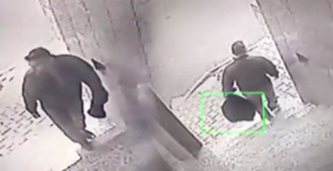 Apartmandan çuvalla ayakkabı çaldı | Video izle