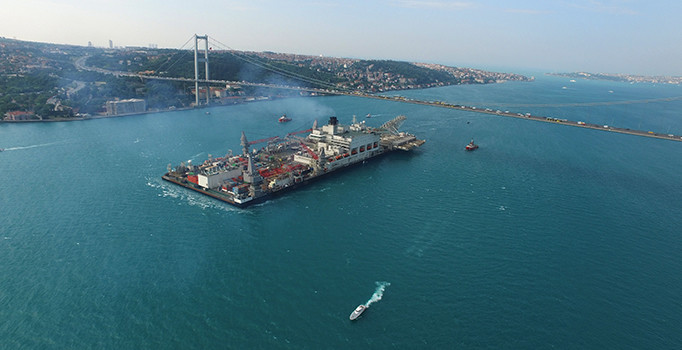 İstanbul Boğazı'ndan dev gemi geçti...Vapur seferleri normale döndü | Son dakika haberleri