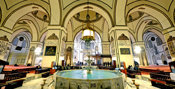 Mustafa Cambaz’ın objektifinden havuzlu şadırvanı ve eşsiz minberi ile Bursa Ulu Camii