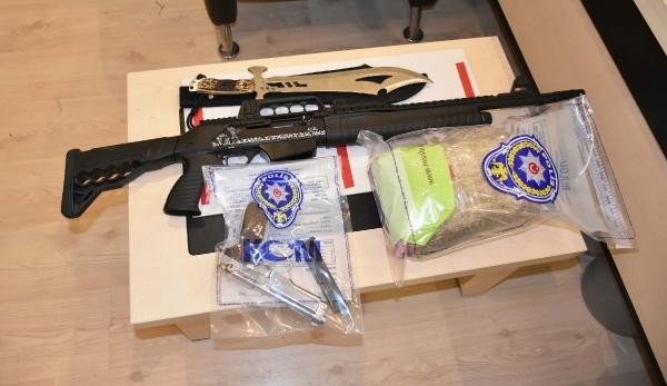 Marmaris'te oto yıkamaya uyuşturucu operasyonu: 5 gözaltı