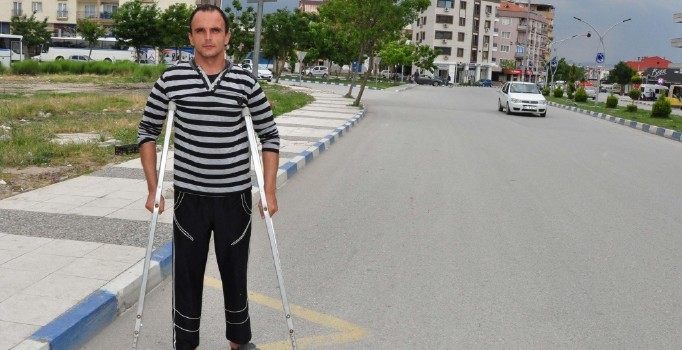 Manisa'da iki aydır kendisine çarpan sürücüyü arıyor
