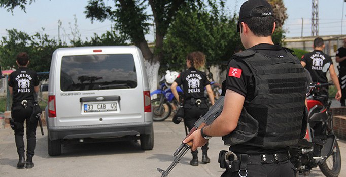 Adana'da 500 polis ile husumetli ailelere şok baskın