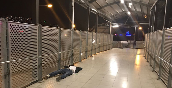 İzmir'de uyuşturucu kullanan gencin içler acısı hali