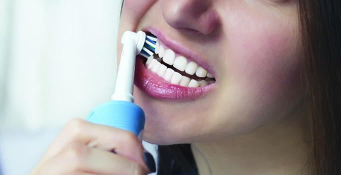 Şarjlı diş fırçalarında fırçalama süresine dikkat