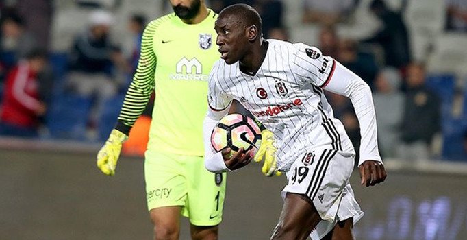 Beşiktaş'a fırsat doğdu! Demba Ba yabancı kuralına takıldı