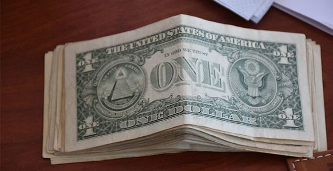 Aksaray'daki diyaliz merkezinden 1 dolarlar çıktı