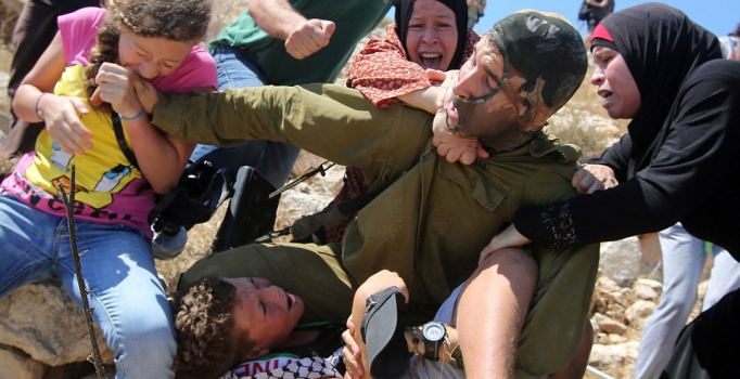 İsrail polisi, 'Filistinli cesur kız'ın ailesini gözaltına aldı