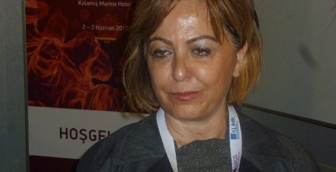 Prof. Dr. Esin Şenol: “Enjeksiyon korkusuna bağlı olarak sprey ve bant şeklinde aşılar geliştirildi”