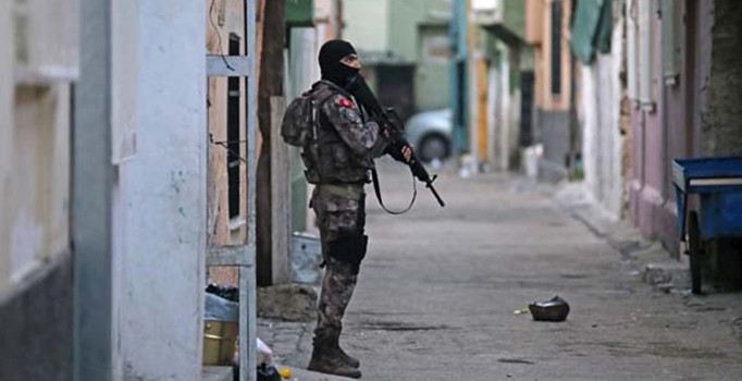 Adana'da 500 polisle şafak operasyonu
