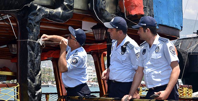 Alanya'da 5 gezi teknesi mühürlendi | Antalya haberler