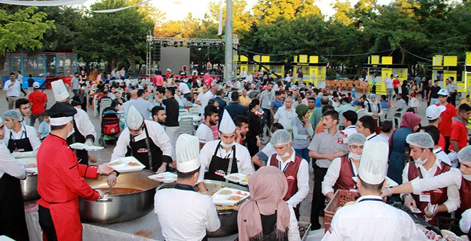 Batman'da 10 yıl sonra iftar çadırı kuruldu