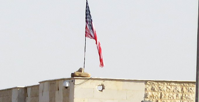 PYD "karargahı"na ikinci ABD bayrağı asıldı