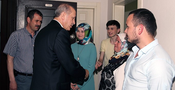 Cumhurbaşkanı Erdoğan’dan şehit ailelerine ziyaret