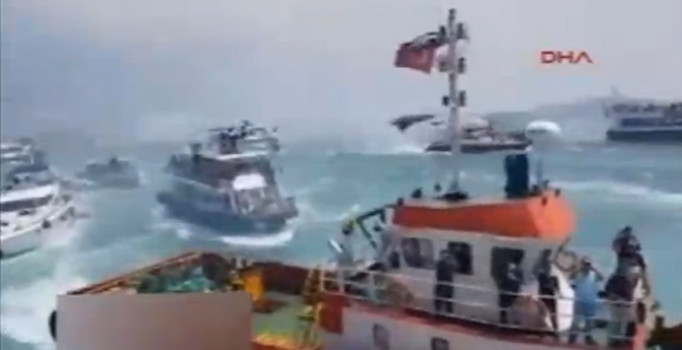 Beşiktaş şampiyonluk kutlamasında 2 kişinin yaralandığı kaza kamerada