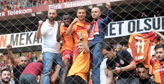 Galatasaray'ın yıldızları veda etti: Bruma ve Podolski tribüne çıktı