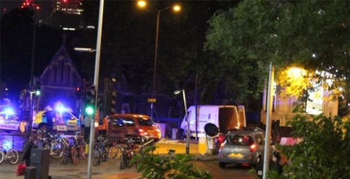 Londra'daki saldırıda gördü tanıkları olay anını anlattı