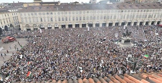 İtalya'da Şampiyonlar Ligi finalini izleyenler arasında izdiham