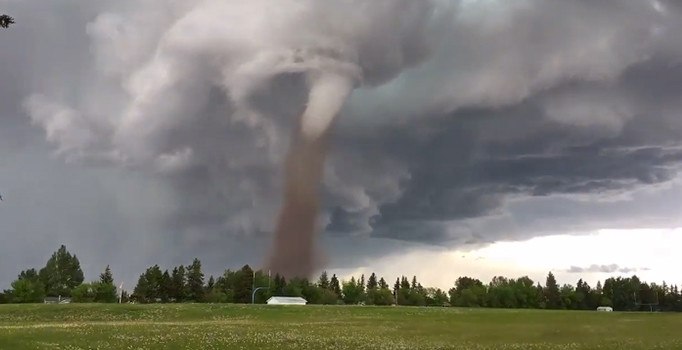 Kanada'da hortum paniği