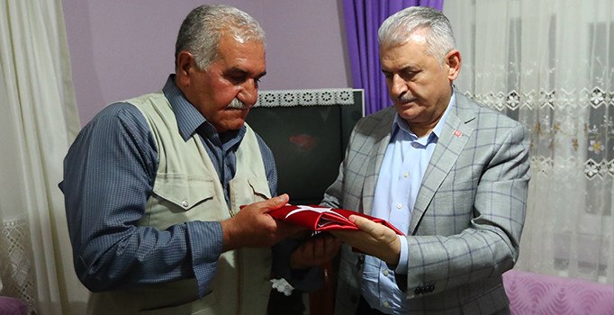 Başbakan Yıldırım'dan şehit ailesine ziyaret