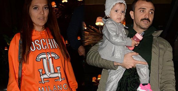 Demet Akalın ve eşi Okan Kurt'un Hira ile maç keyfi