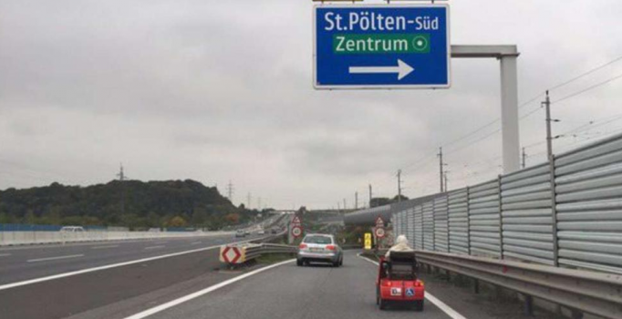 Avusturya’da tekerlekli sandalyesiyle otobanı girdi!