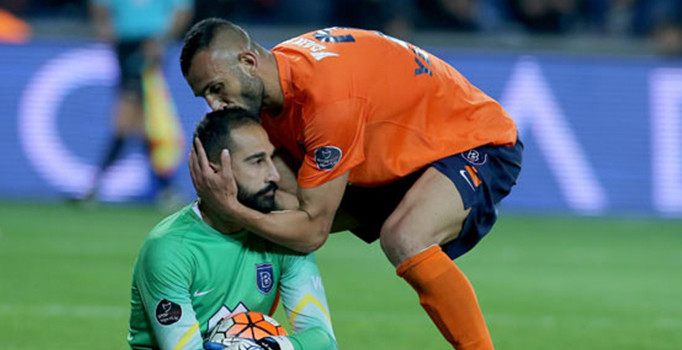 Başakşehir Yalçın Ayhan'ın sözleşmesini feshetti