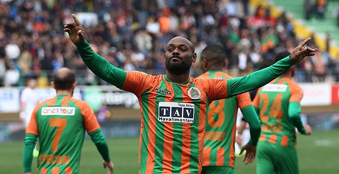 Beşiktaş'ın yeni transferi Vagner Love İstanbul'a geldi