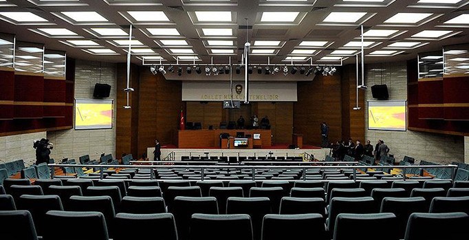 Birliklere darbe mesajını gönderdi, mahkemede "komplo" dedi